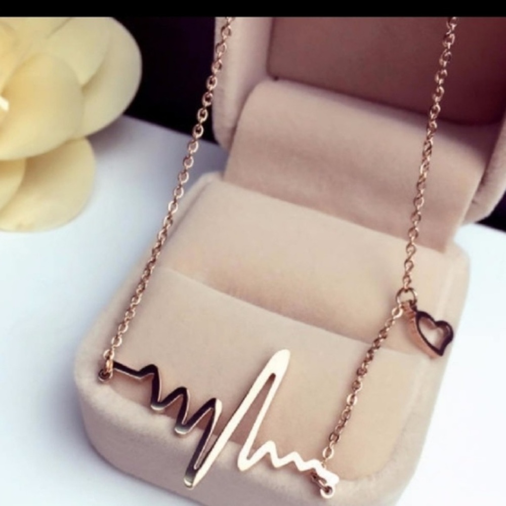 NWOT Gold EKG Heartbeart Necklace - Picture 3 of 6
